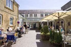 2 bedroom Flat for s...